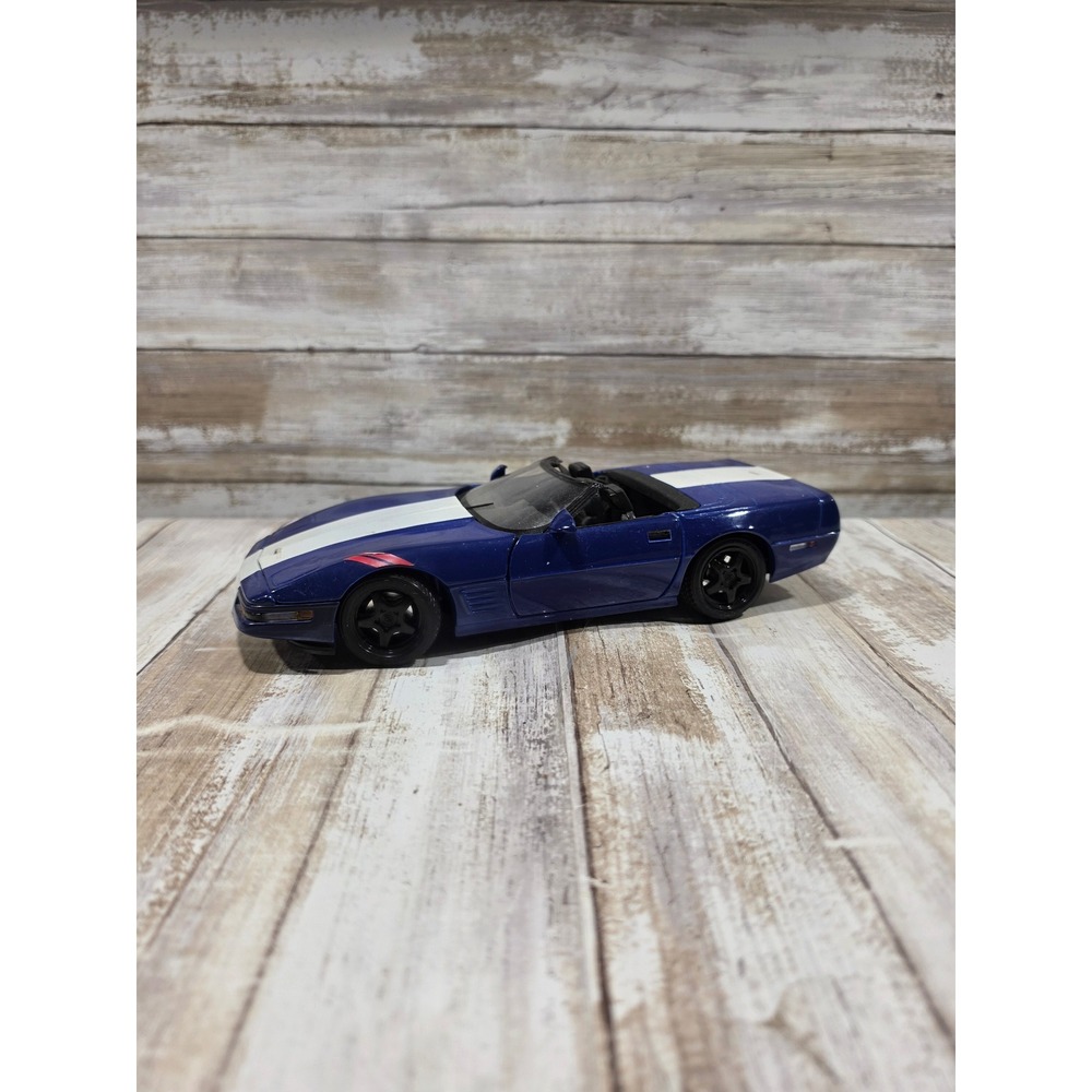 Maisto Chevrolet Corvette Grand Sport Convertible Diecast Blue White Stripe 1/16